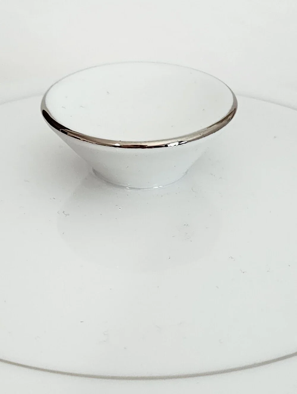 Crown Victoria Porcelain 2 Quart Round Covered Cassorole Dish Discontinued